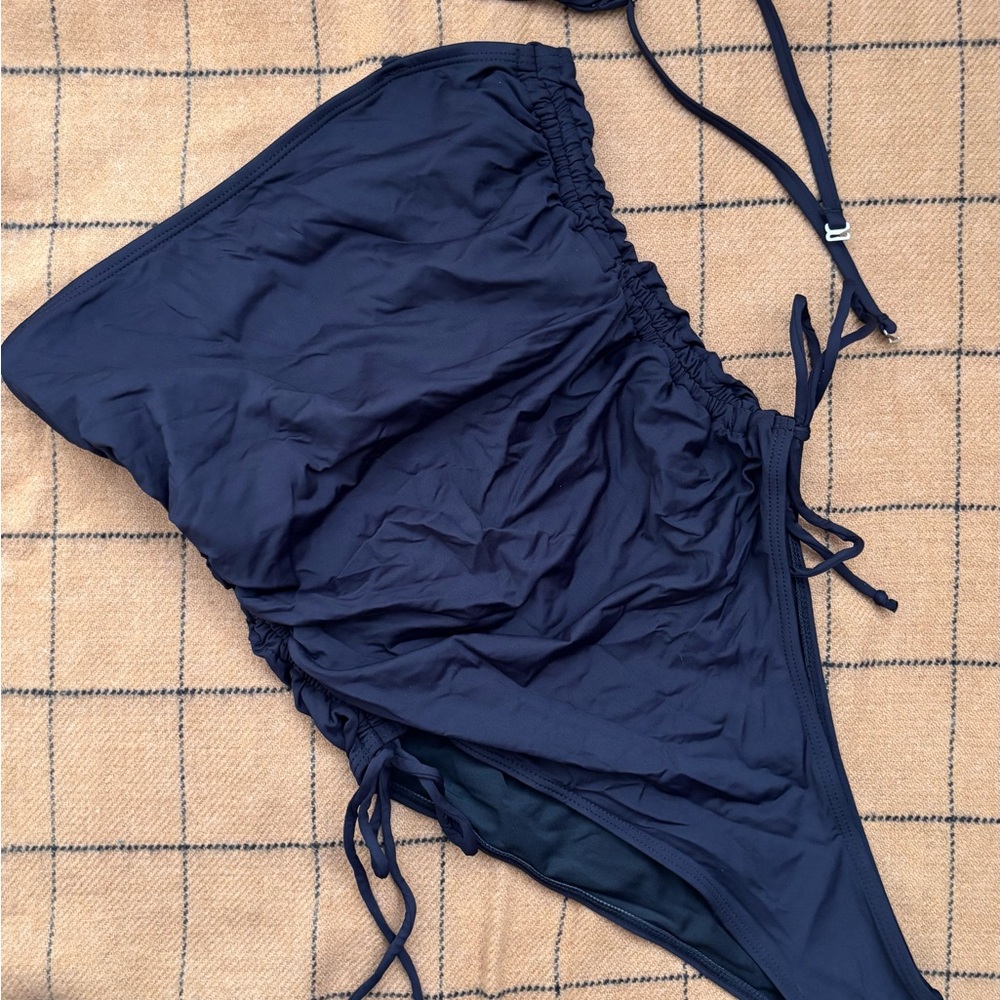 BLACK SWIMSUIT